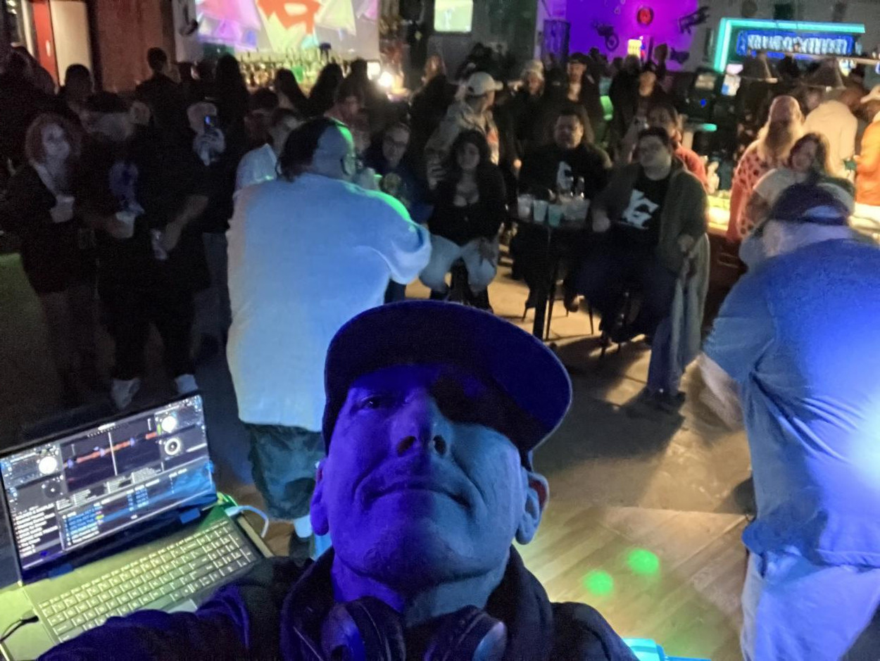 DJ CHRYSILON