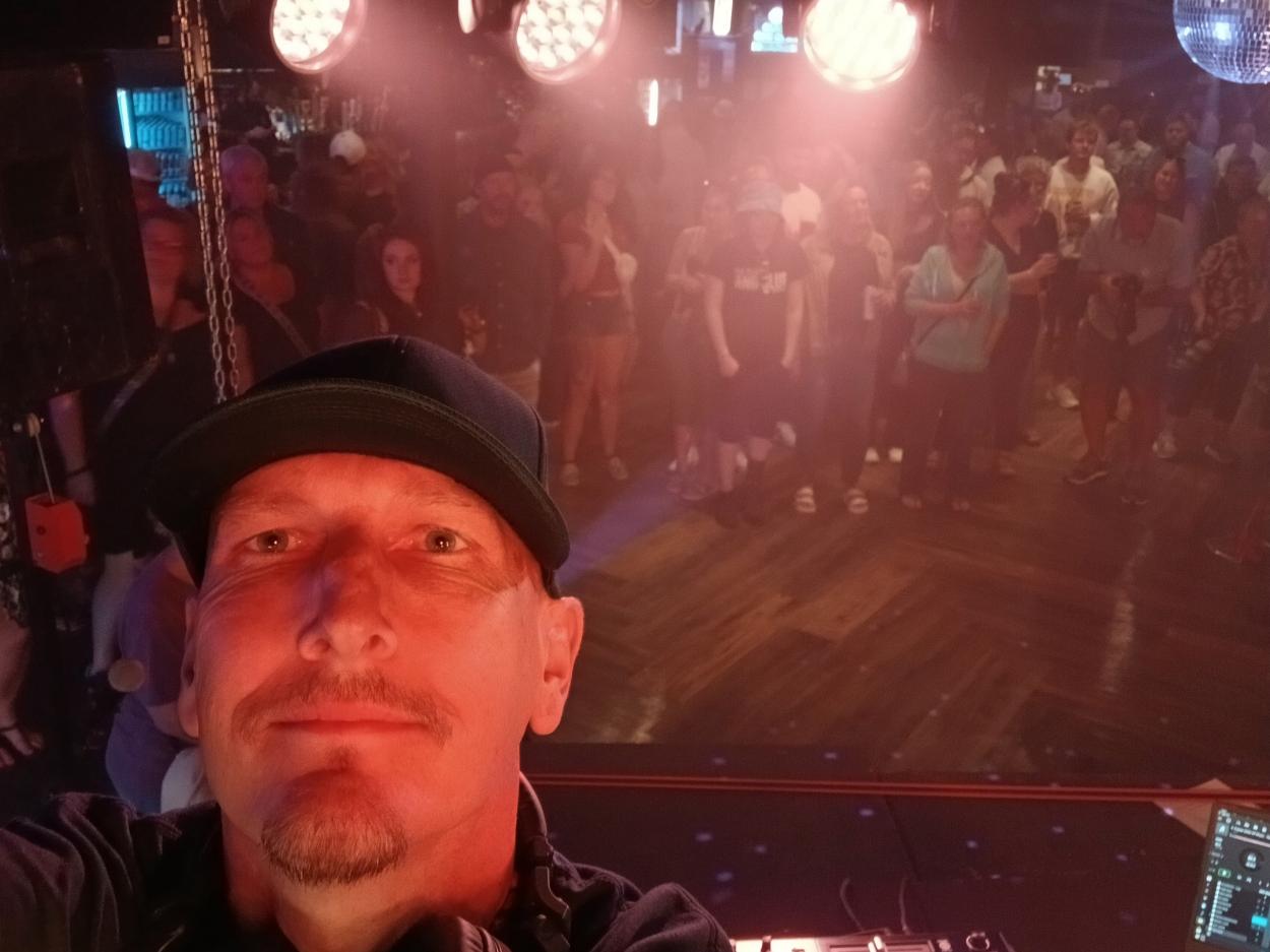 DJ CHRYSILON