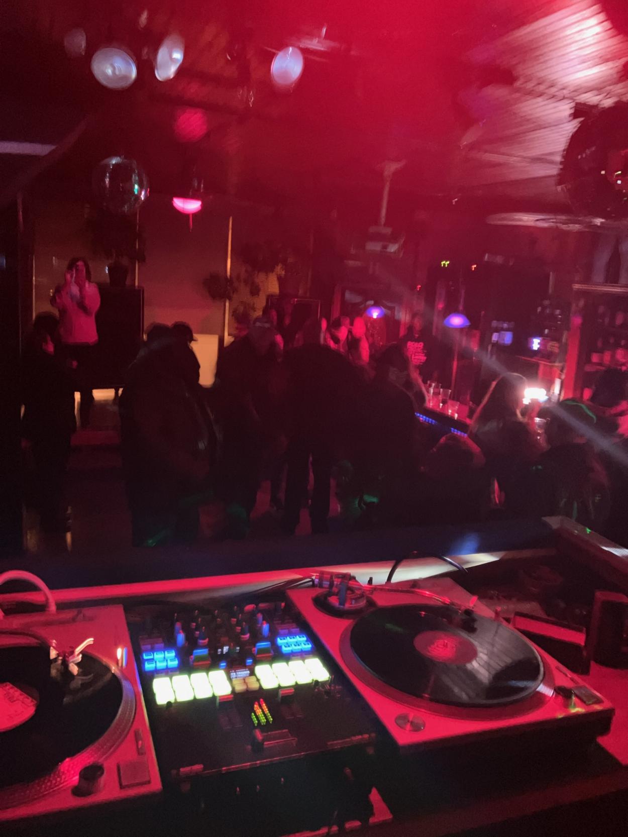 DJ CHRYSILON