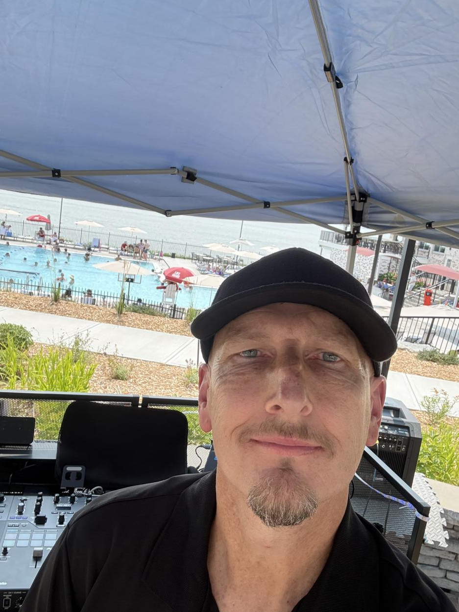 DJ CHRYSILON