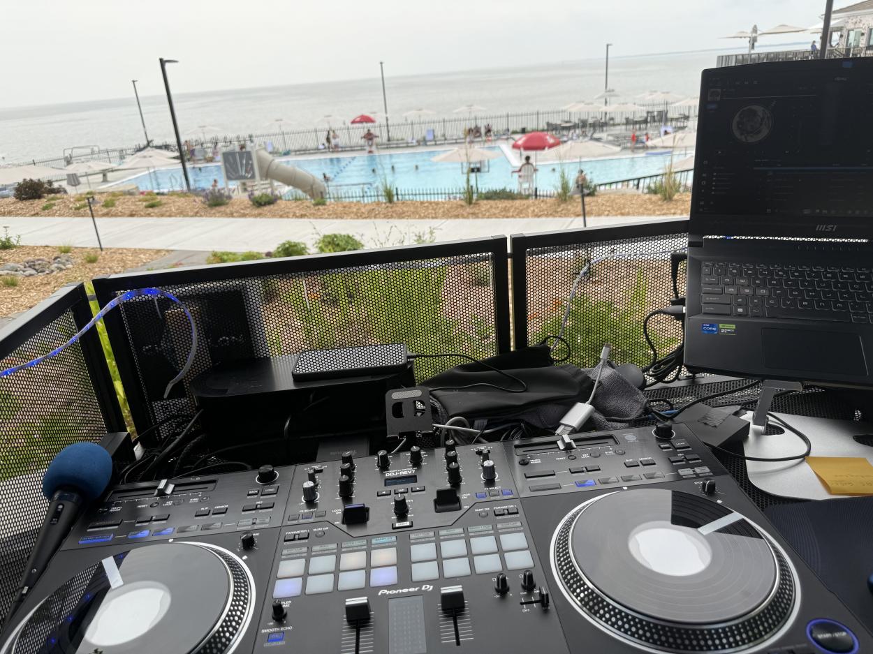 DJ CHRYSILON