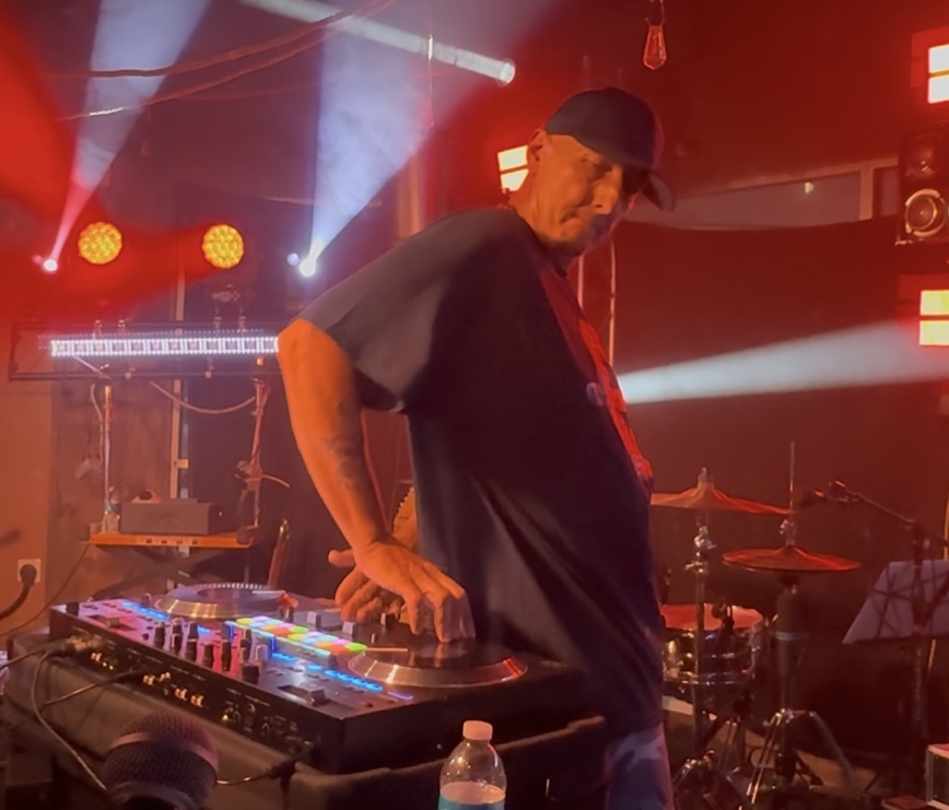 DJ CHRYSILON