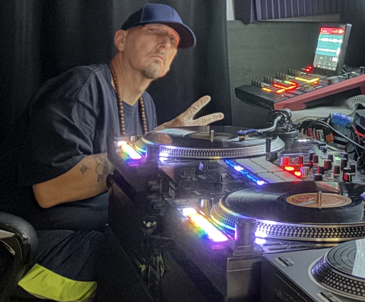 DJ CHRYSILON