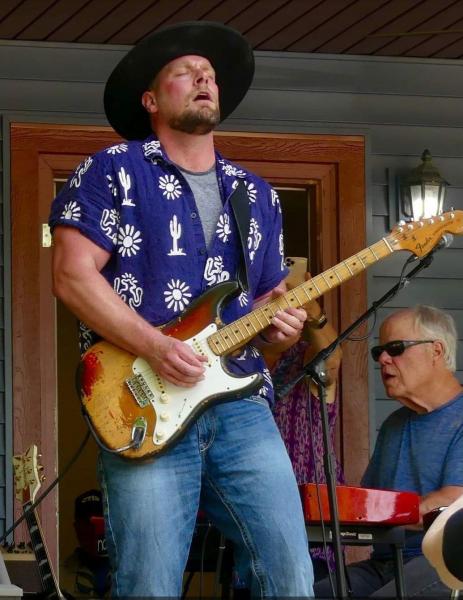 IAN SEAHOLM AND THE NIGHT THIEVES