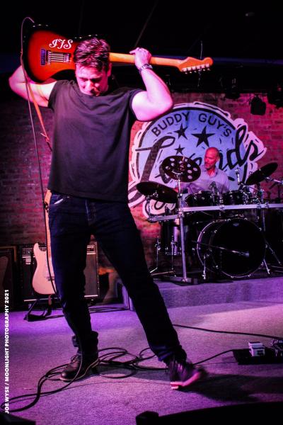 IAN SEAHOLM AND THE NIGHT THIEVES