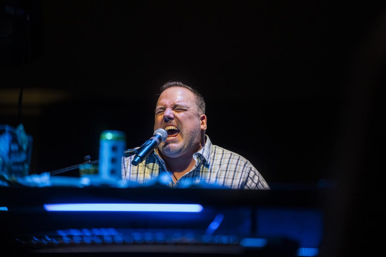 NEW DUELING PIANOS