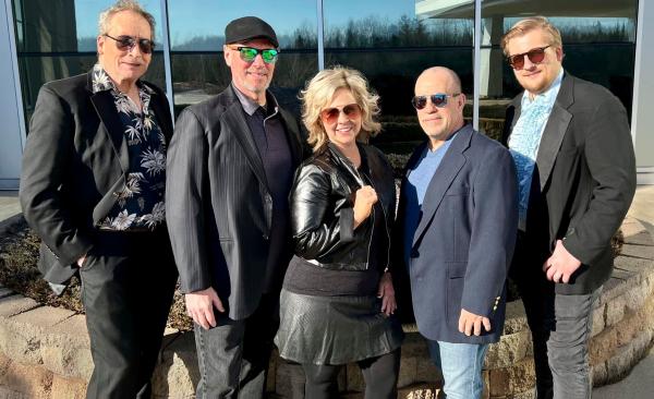 SUZIE AND THE DETONATORS