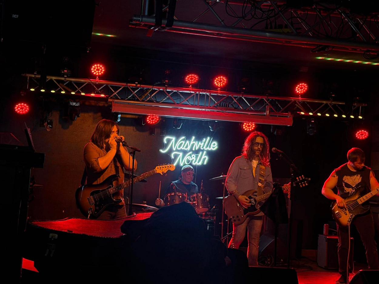 VELVET LOVE MACHINES