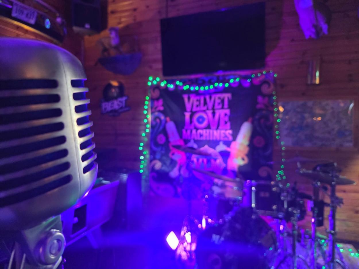 VELVET LOVE MACHINES